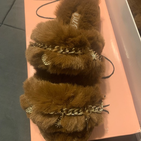 Wild pair Paiygef chocolate slippers NWT - Picture 3 of 8